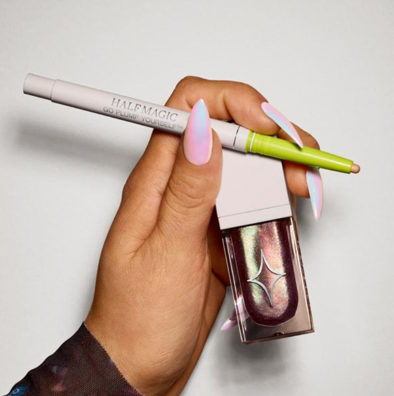 INVISIBLE EXTREME PLUMPING LIP LINER Colorless Finish for 8 Hours Extreme Plumping with Spicy Rush