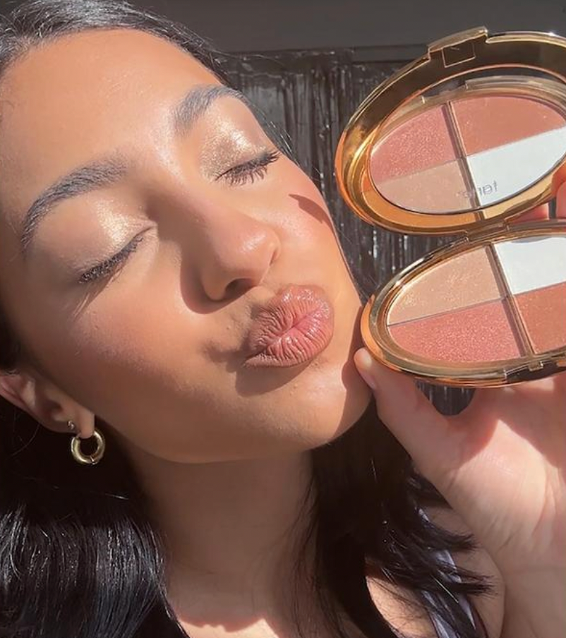 Glow Highlighter Palette (4-in-1) + Free Brush 🎁