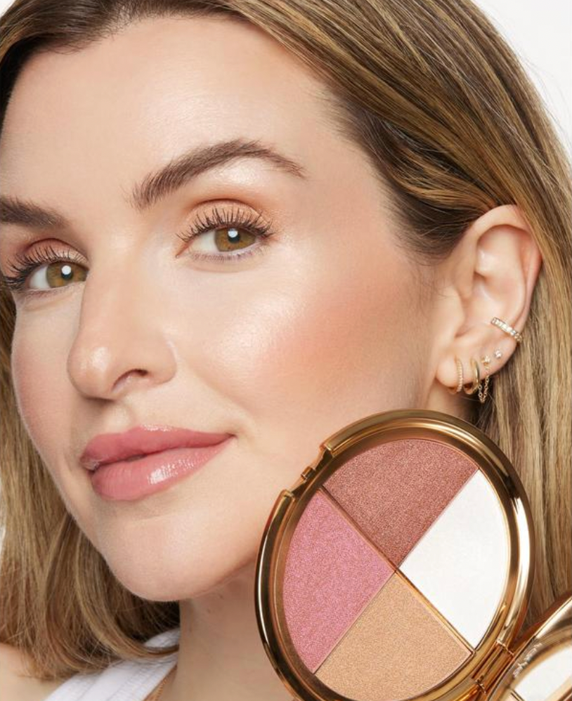 Glow Highlighter Palette (4-in-1) + Free Brush 🎁