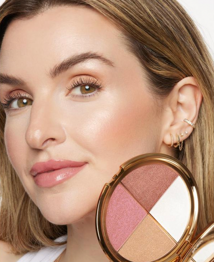 Glow Highlighter Palette (4-in-1) + Free Brush 🎁